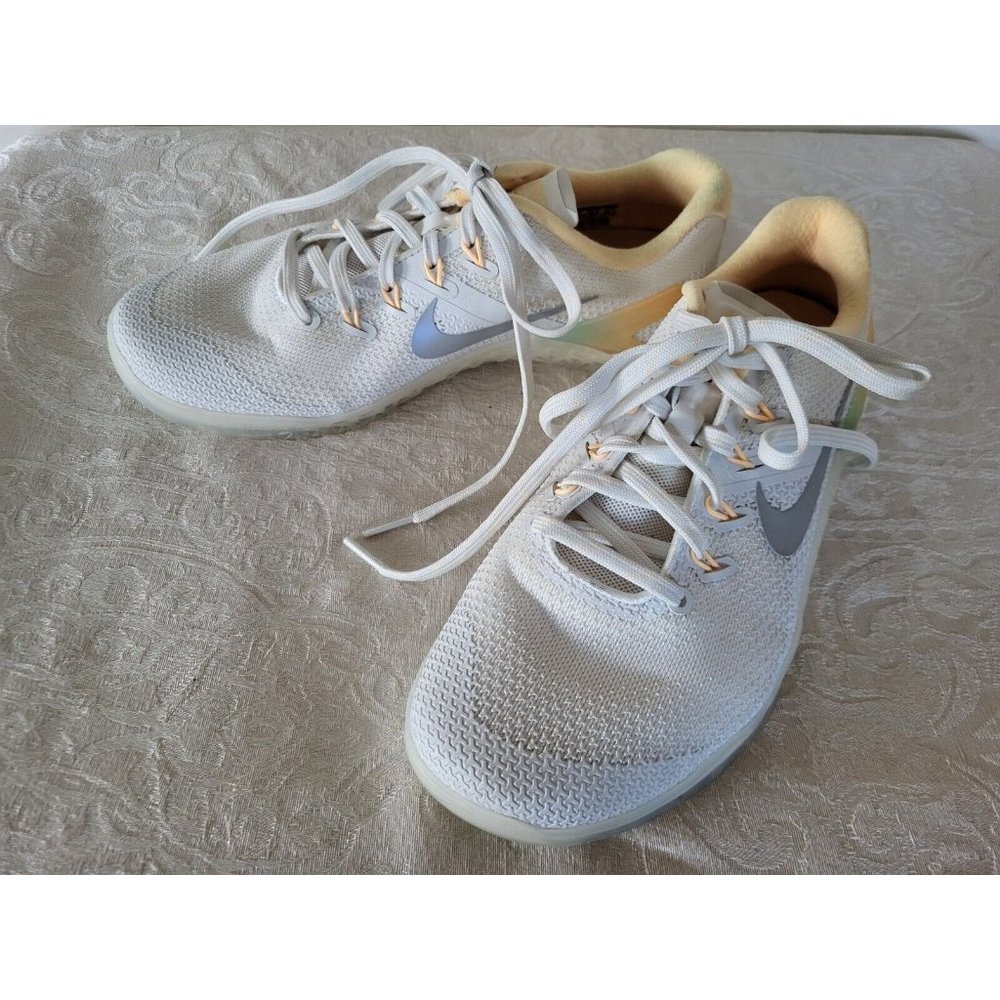 Nike Metcon 4 Rise Women's Cross Training Shoes/Sneakers Size 7.5 EUC (w/smudge)